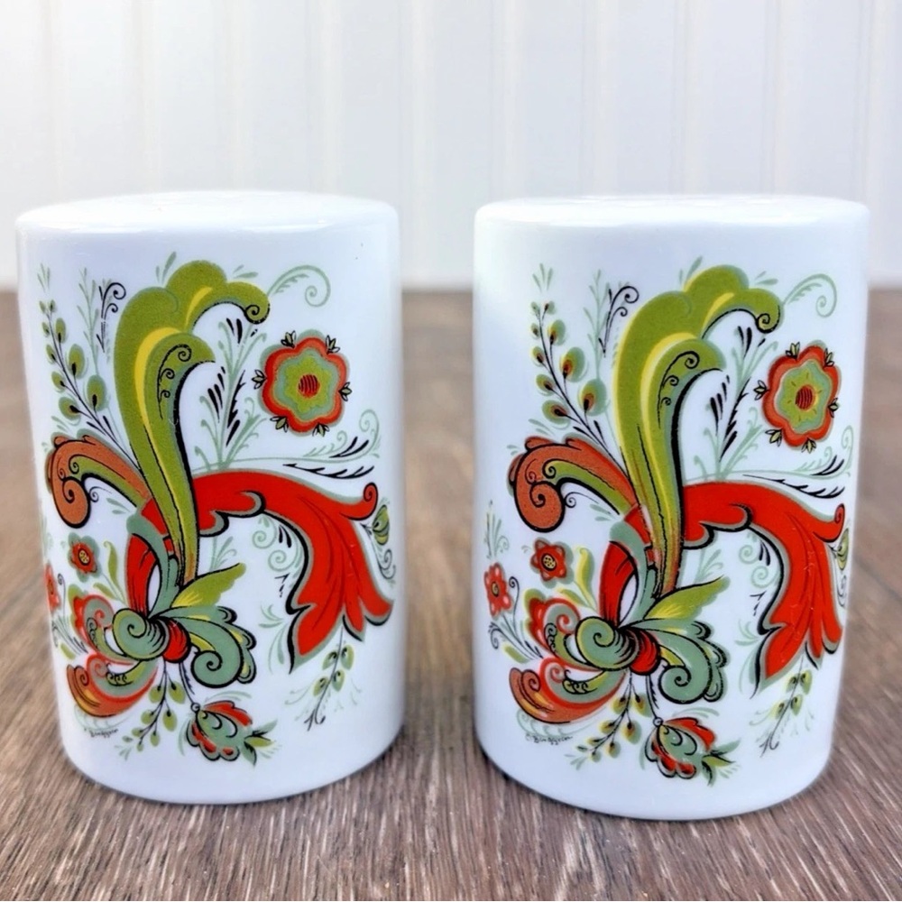 VTG Berggren Rosemaling Salt & Pepper Shakers Scandinavian Norwegian Porcelain